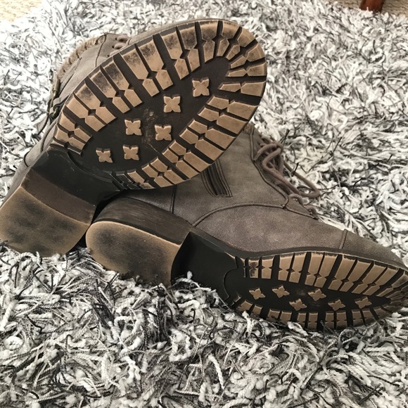 Taupe boots - Picture 3 of 3